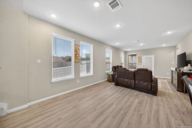 2639 barkey, San Antonio, TX 78245