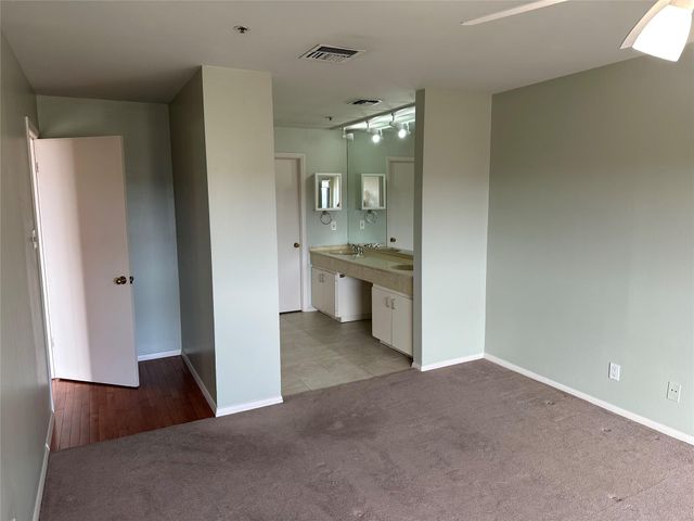 40 N Interstate 35 S 8C4, Austin, TX 78701