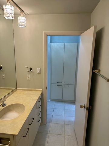 40 N Interstate 35 S 8C4, Austin, TX 78701