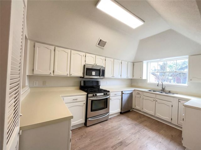 1606 Blue Heather Lane, Fresno, TX 77545