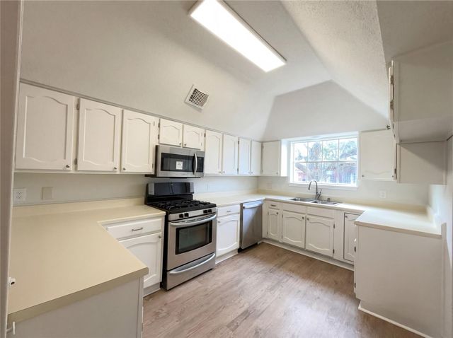 1606 Blue Heather Lane, Fresno, TX 77545