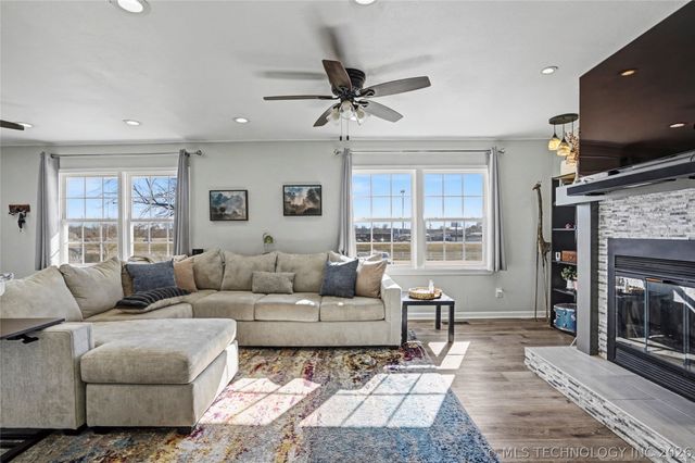 1107 W 4th Street, Sand Springs, OK 74063