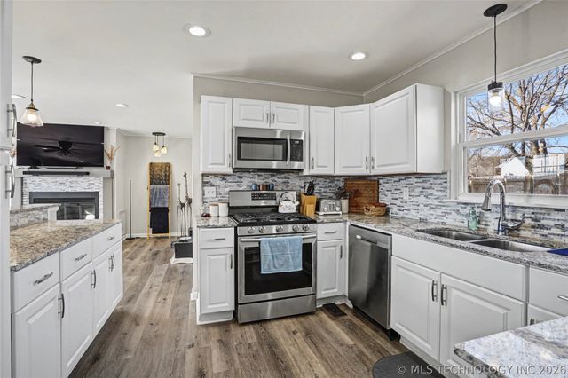 1107 W 4th Street, Sand Springs, OK 74063