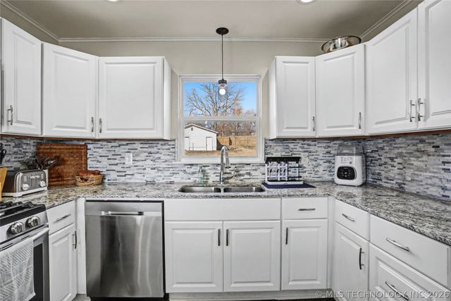 1107 W 4th Street, Sand Springs, OK 74063