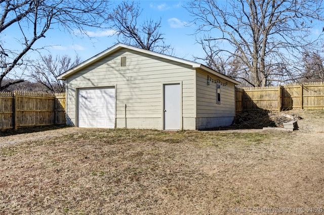 1107 W 4th Street, Sand Springs, OK 74063