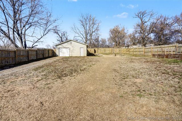 1107 W 4th Street, Sand Springs, OK 74063