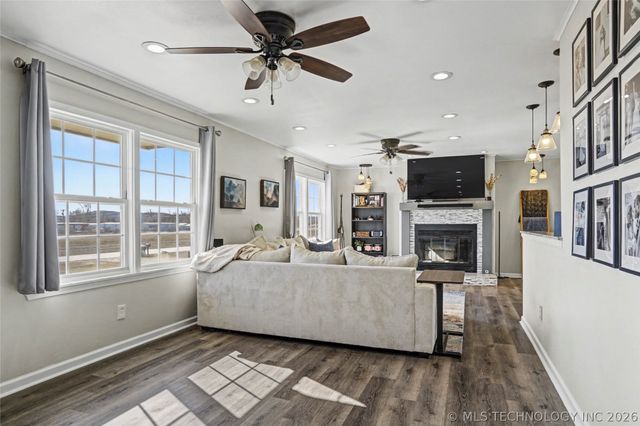 1107 W 4th Street, Sand Springs, OK 74063