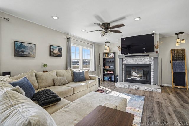 1107 W 4th Street, Sand Springs, OK 74063