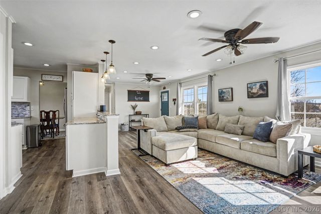 1107 W 4th Street, Sand Springs, OK 74063