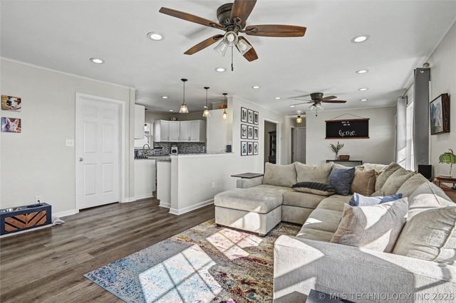 1107 W 4th Street, Sand Springs, OK 74063