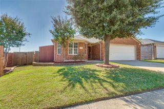 816 E Huitt Lane, Euless, TX 76040