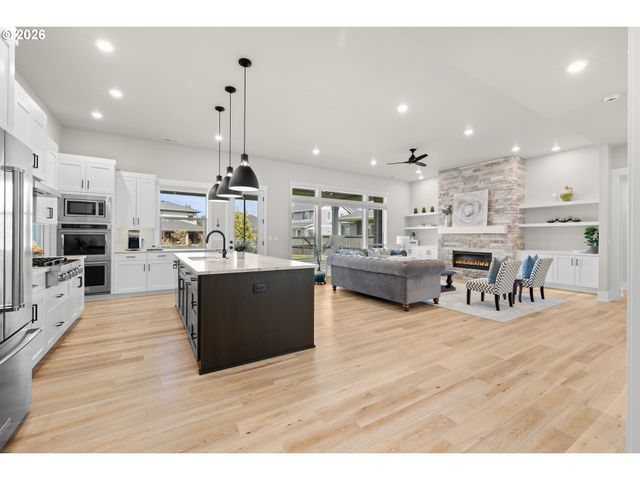 6043 Se JURA St, Hillsboro, OR 97123