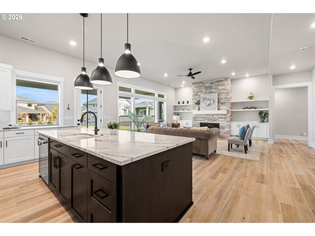6043 Se JURA St, Hillsboro, OR 97123