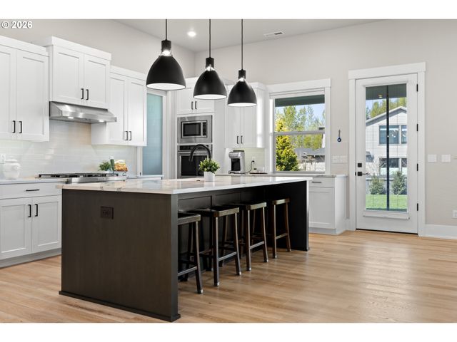 6043 Se JURA St, Hillsboro, OR 97123