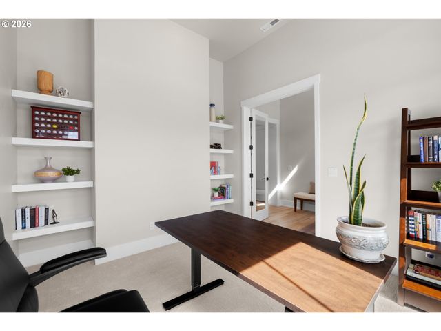 6043 Se JURA St, Hillsboro, OR 97123
