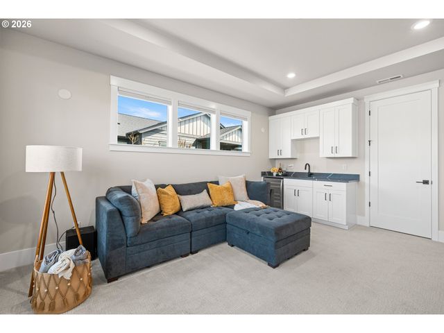 6043 Se JURA St, Hillsboro, OR 97123