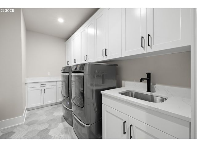 6043 Se JURA St, Hillsboro, OR 97123