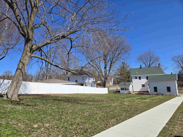 605 W Madison Street, Lake Mills, WI 53551