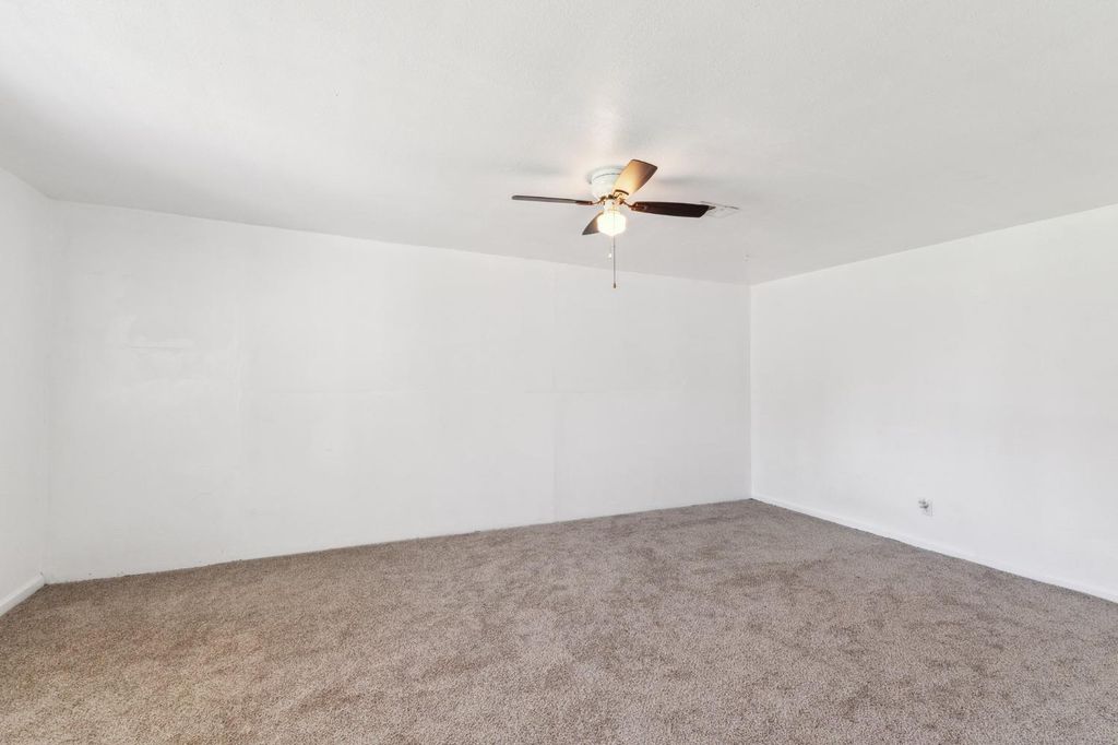 Image 11 of property listing at 704 Rosehill Drive, Chowchilla, CA 93610