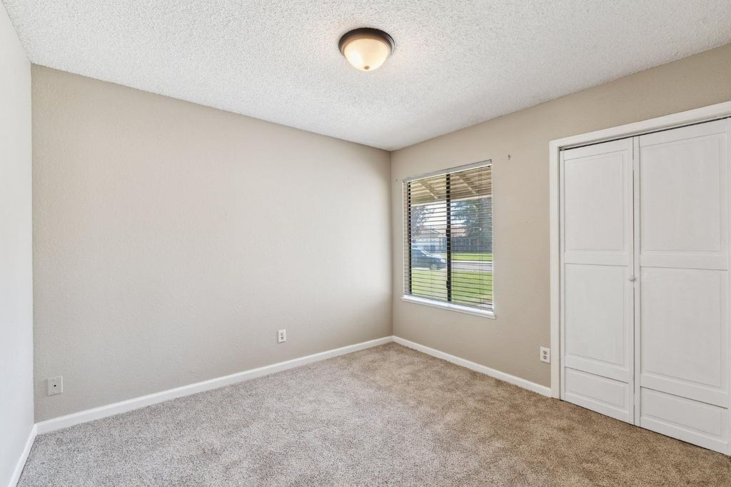 Image 14 of property listing at 704 Rosehill Drive, Chowchilla, CA 93610