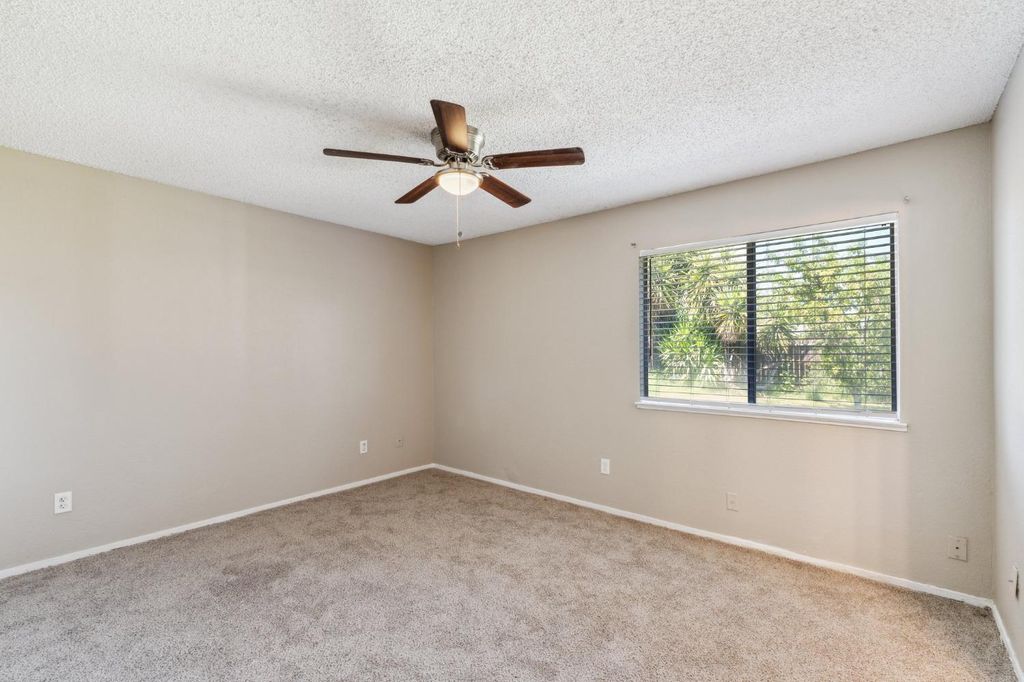 Image 15 of property listing at 704 Rosehill Drive, Chowchilla, CA 93610