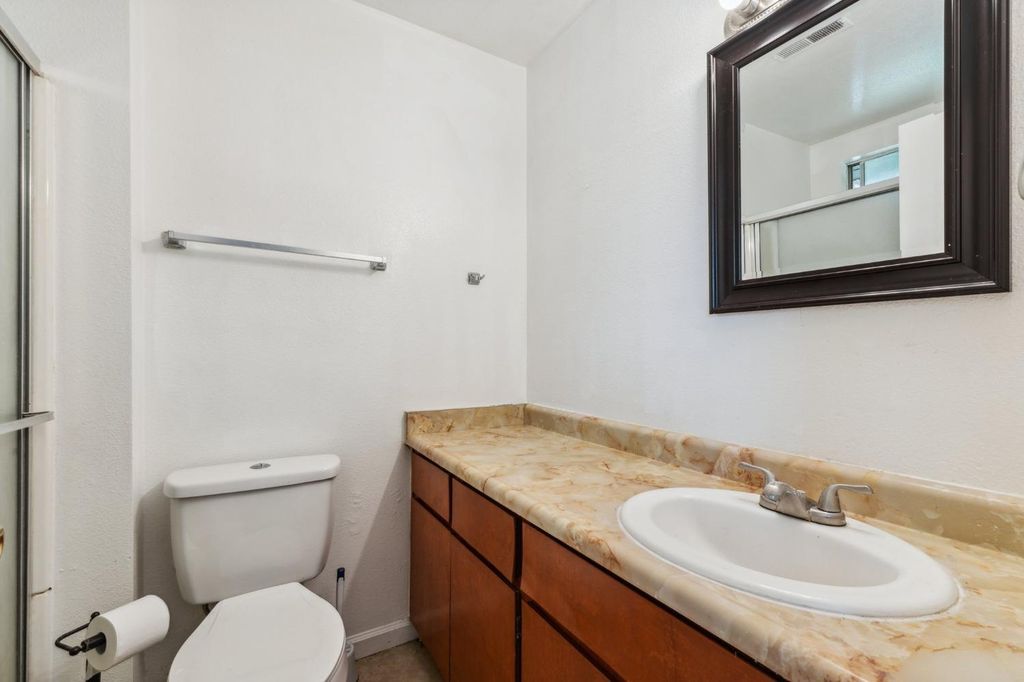 Image 17 of property listing at 704 Rosehill Drive, Chowchilla, CA 93610