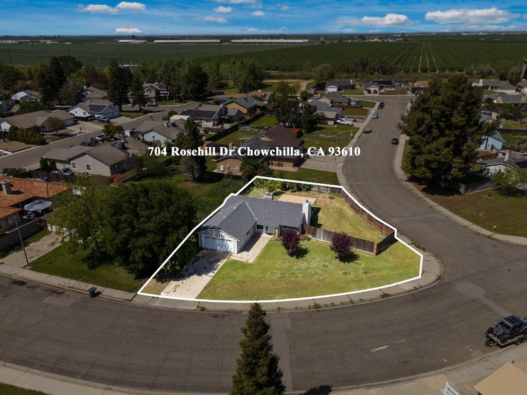 Image 25 of property listing at 704 Rosehill Drive, Chowchilla, CA 93610