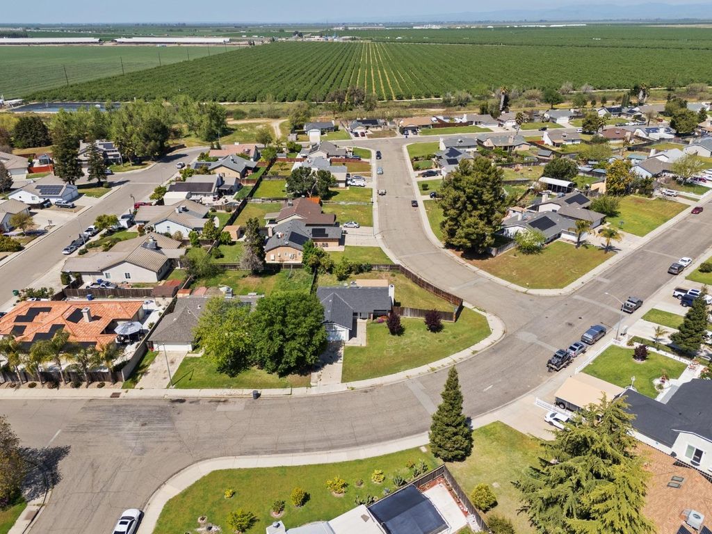 Image 27 of property listing at 704 Rosehill Drive, Chowchilla, CA 93610