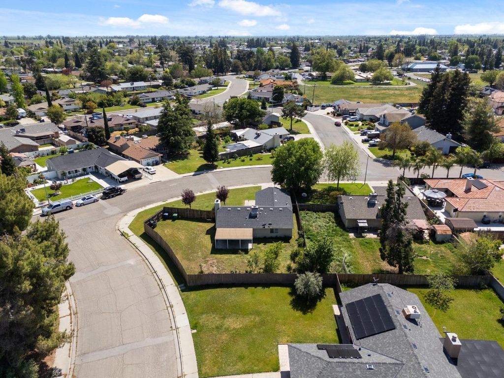 Image 30 of property listing at 704 Rosehill Drive, Chowchilla, CA 93610