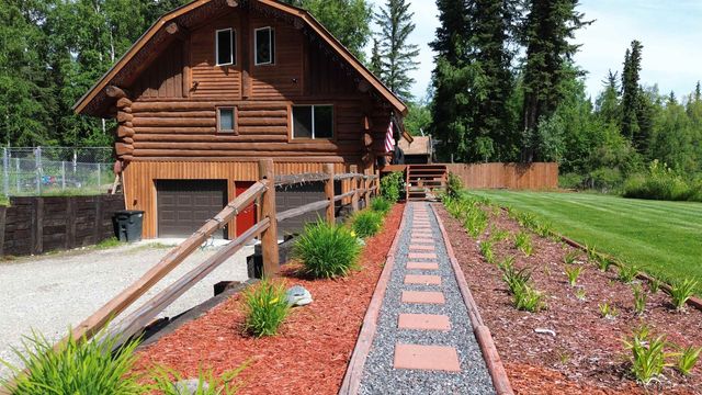 554 STEAMBOAT LANDING ROAD, North Pole, AK 99705