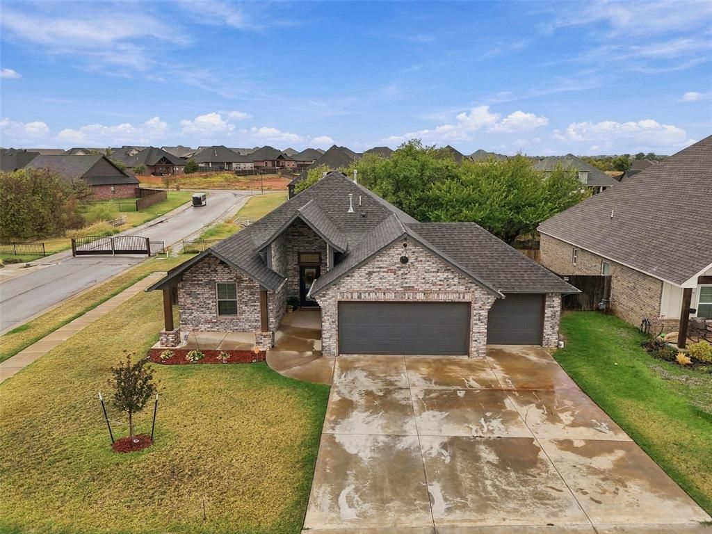 10601 Wild Horse Creek Drive, Yukon, OK 73099