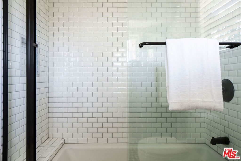 Image 30 of property listing at 1737 N Stanley Avenue, Los Angeles, CA 90046