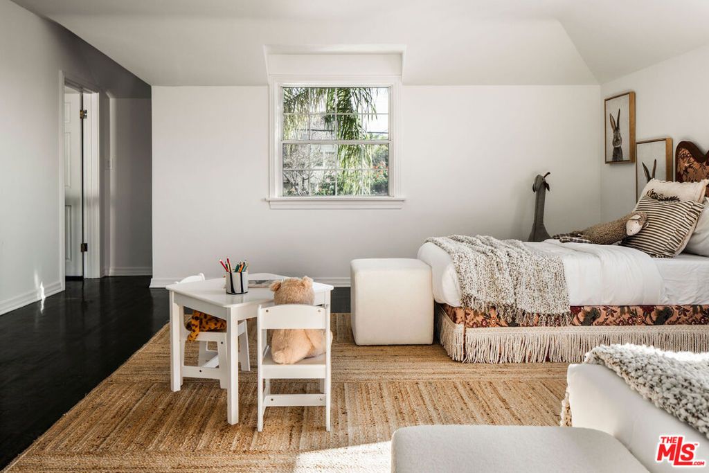 Image 32 of property listing at 1737 N Stanley Avenue, Los Angeles, CA 90046