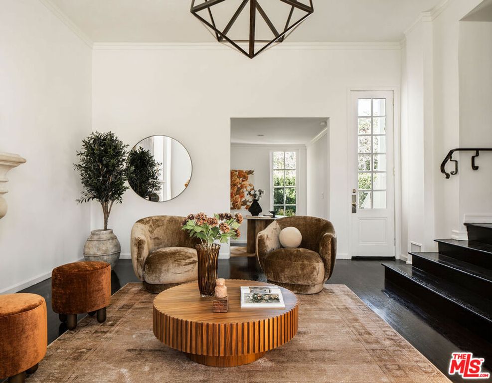 Image 5 of property listing at 1737 N Stanley Avenue, Los Angeles, CA 90046