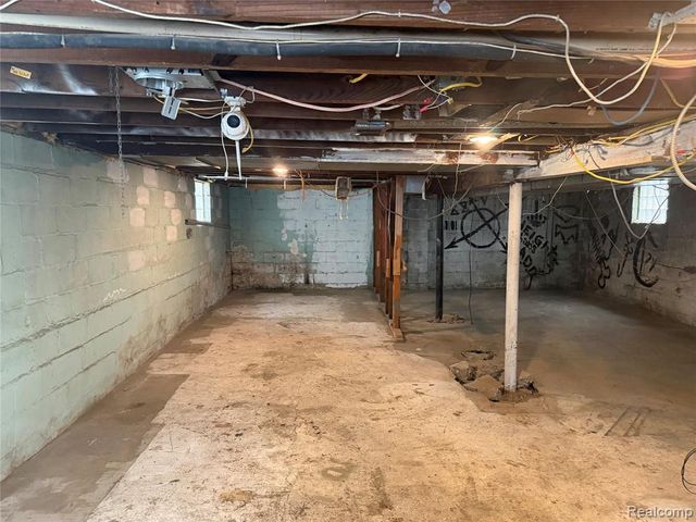4204 Hipp Street, Dearborn Heights, MI 48125