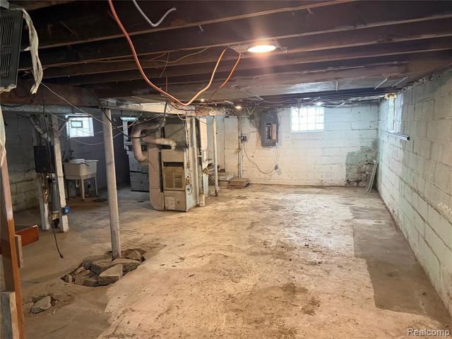 4204 Hipp Street, Dearborn Heights, MI 48125
