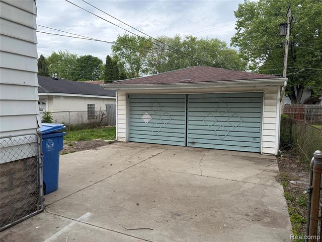 4204 Hipp Street, Dearborn Heights, MI 48125
