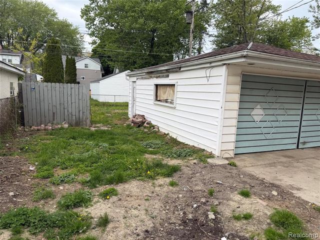 4204 Hipp Street, Dearborn Heights, MI 48125