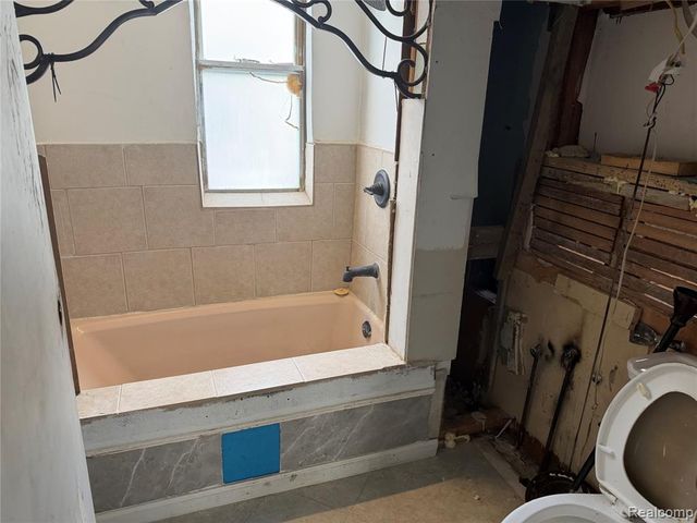 4204 Hipp Street, Dearborn Heights, MI 48125