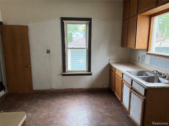 4204 Hipp Street, Dearborn Heights, MI 48125