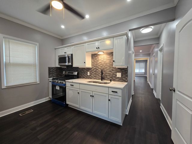 10215 S Emerald Avenue, Chicago, IL 60628