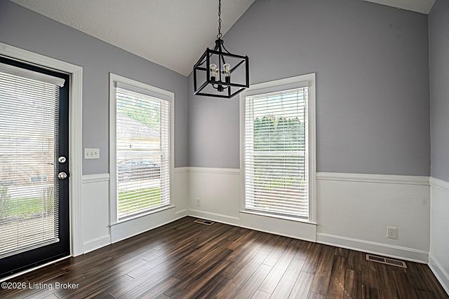 8208 Brookhollow Ct, Louisville, KY 40220