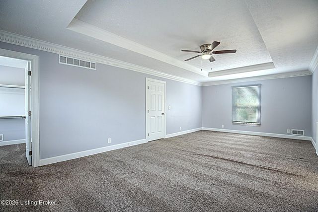 8208 Brookhollow Ct, Louisville, KY 40220