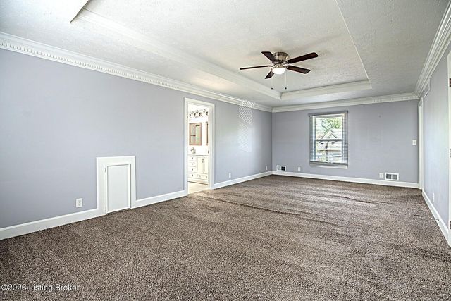 8208 Brookhollow Ct, Louisville, KY 40220