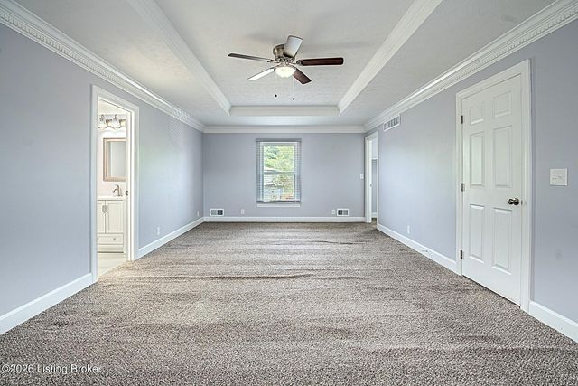 8208 Brookhollow Ct, Louisville, KY 40220
