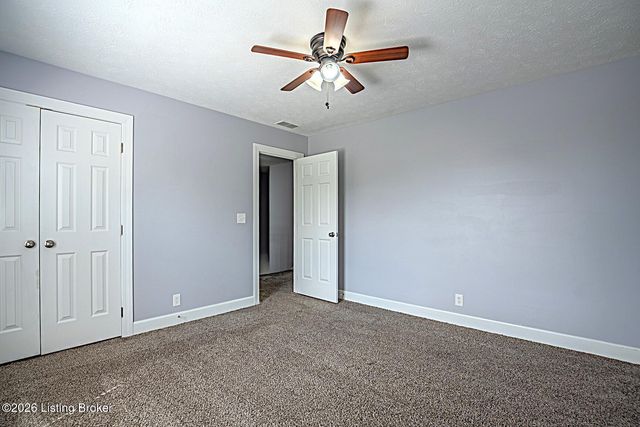 8208 Brookhollow Ct, Louisville, KY 40220
