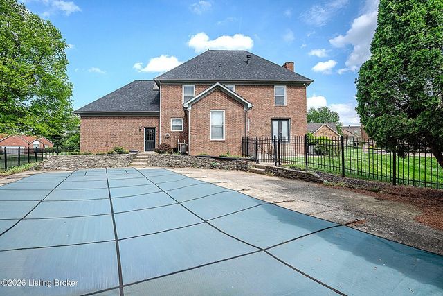 8208 Brookhollow Ct, Louisville, KY 40220
