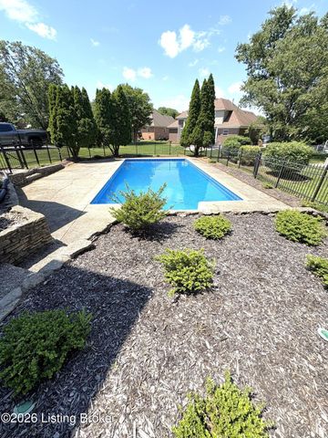 8208 Brookhollow Ct, Louisville, KY 40220