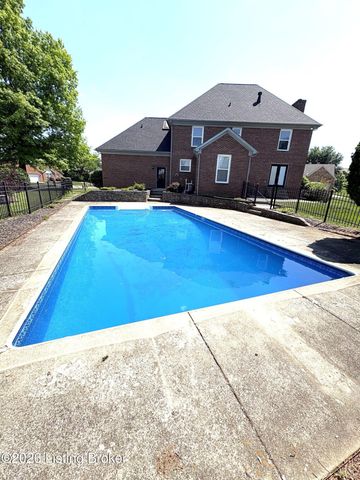 8208 Brookhollow Ct, Louisville, KY 40220