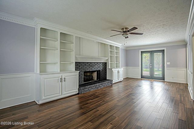 8208 Brookhollow Ct, Louisville, KY 40220